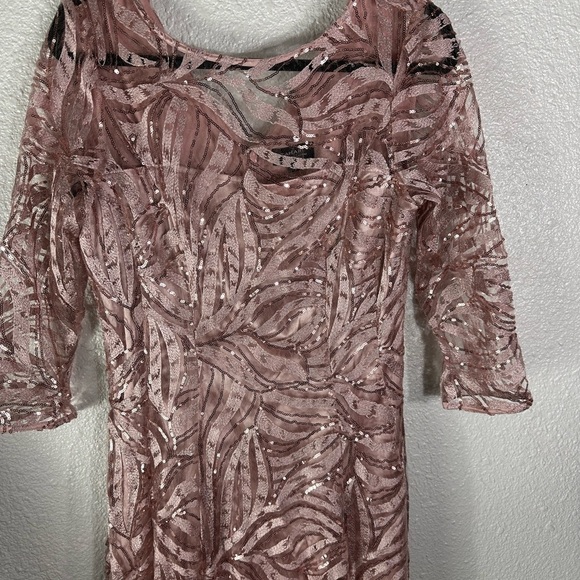 Tahari Sequin Embroidered A-Line Gown in Petal Pink Size 10 - Picture 6 of 8